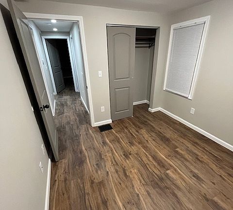 3rd image of 1518 Collier Ave