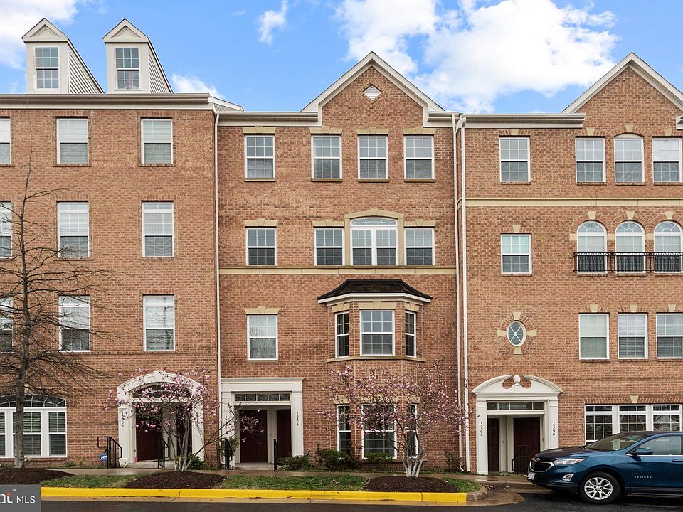 1st image of 15304 Regents Park Dr
