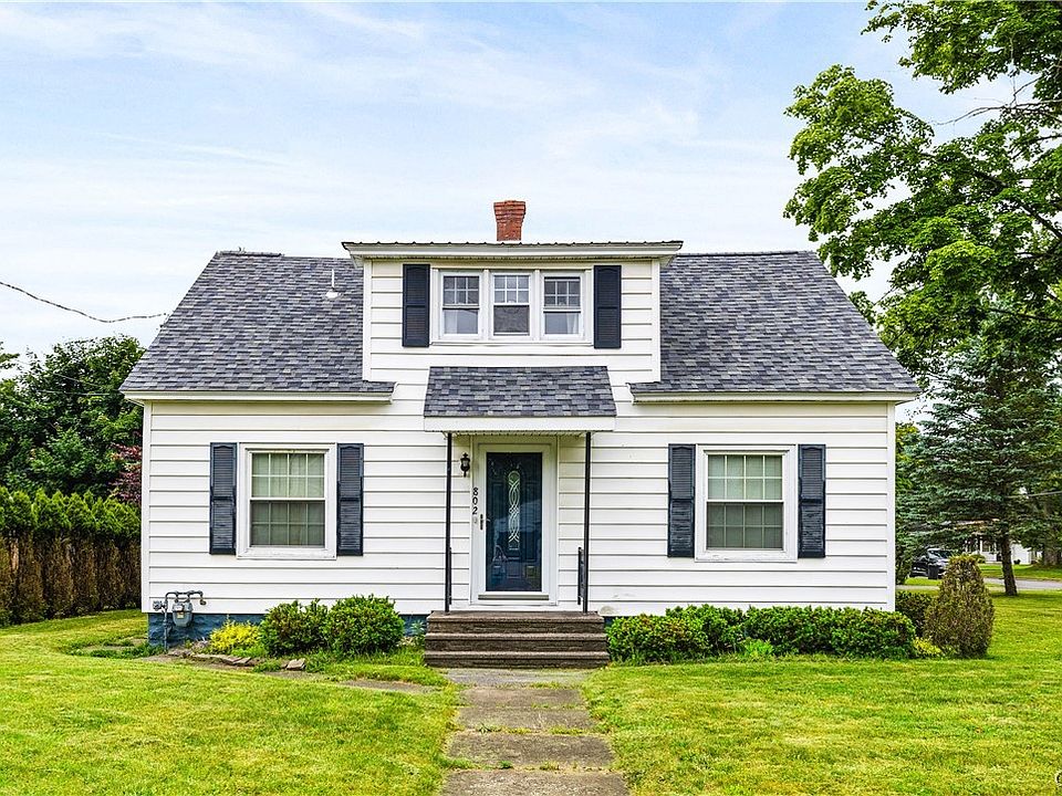 1st image of 802 Oakwood St