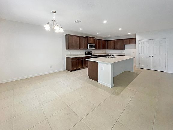 2nd image of 980 Avenal Ln