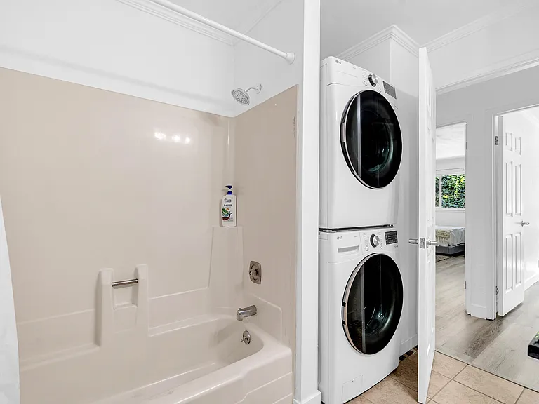 2500 Miramar Ave #203 — Photo 7