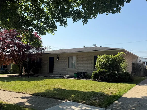7094 Jenerous St, Center Line, MI 48015