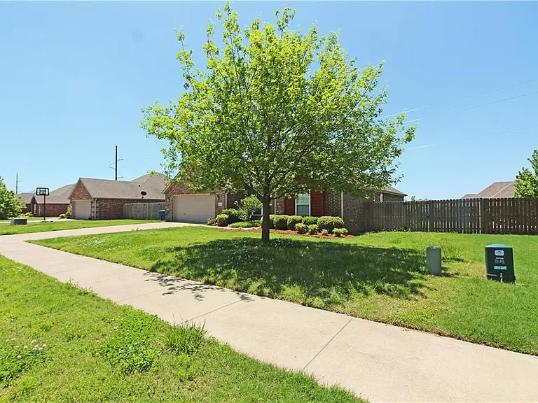 4302 Lilly St — Photo 13