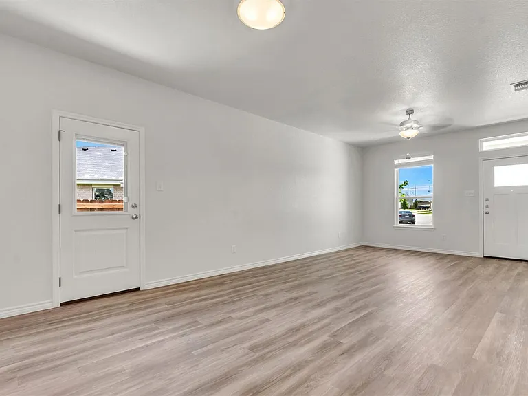 1118 Zora Dr #B — Photo 9