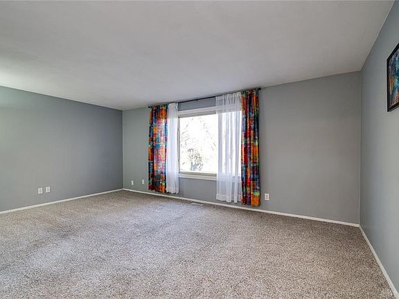 4th image of 85 Graywood Ct