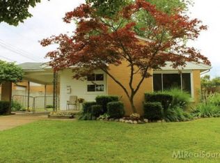 22325 Avalon St, Saint Clair Shores, MI 48080