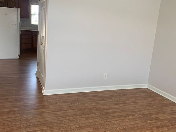 2nd image of 221 Hidden Creek Cir