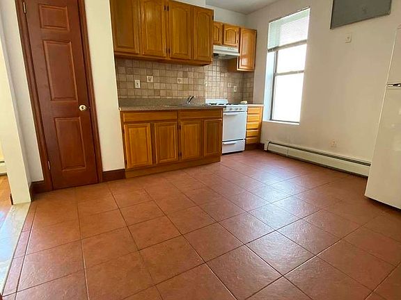 4th image of 22-03 Astoria Blvd #3L