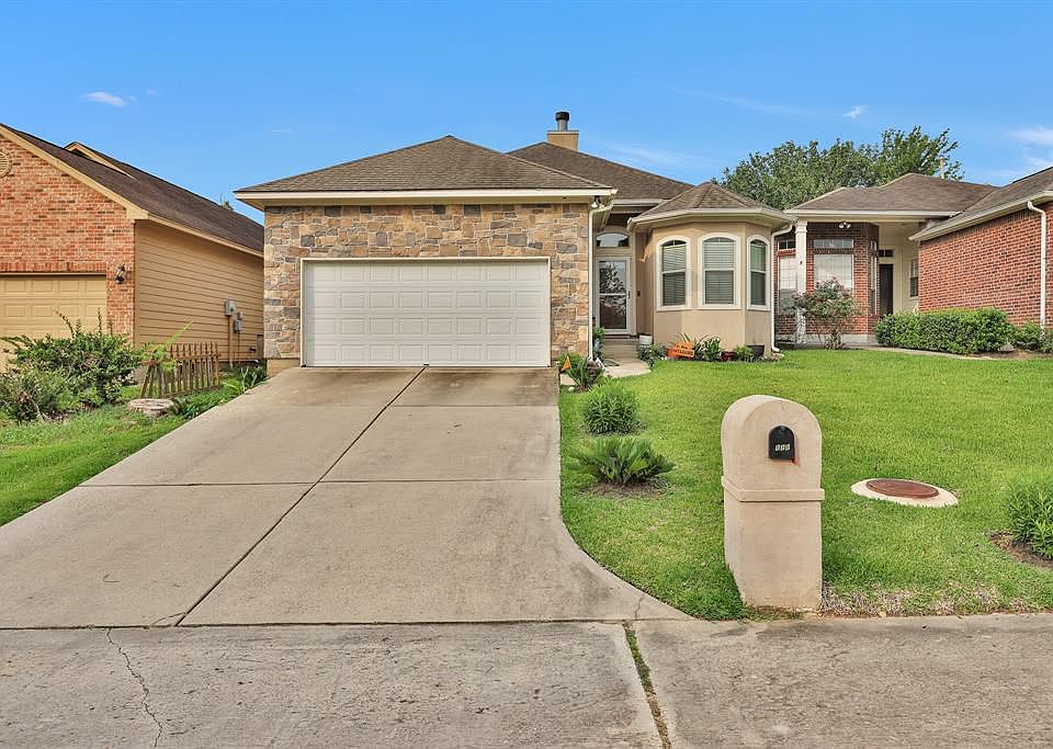 1st image of 111 Cove Cir