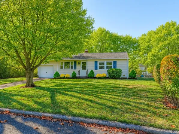 170 Sugarwood Lane, Central Islip, NY 11722