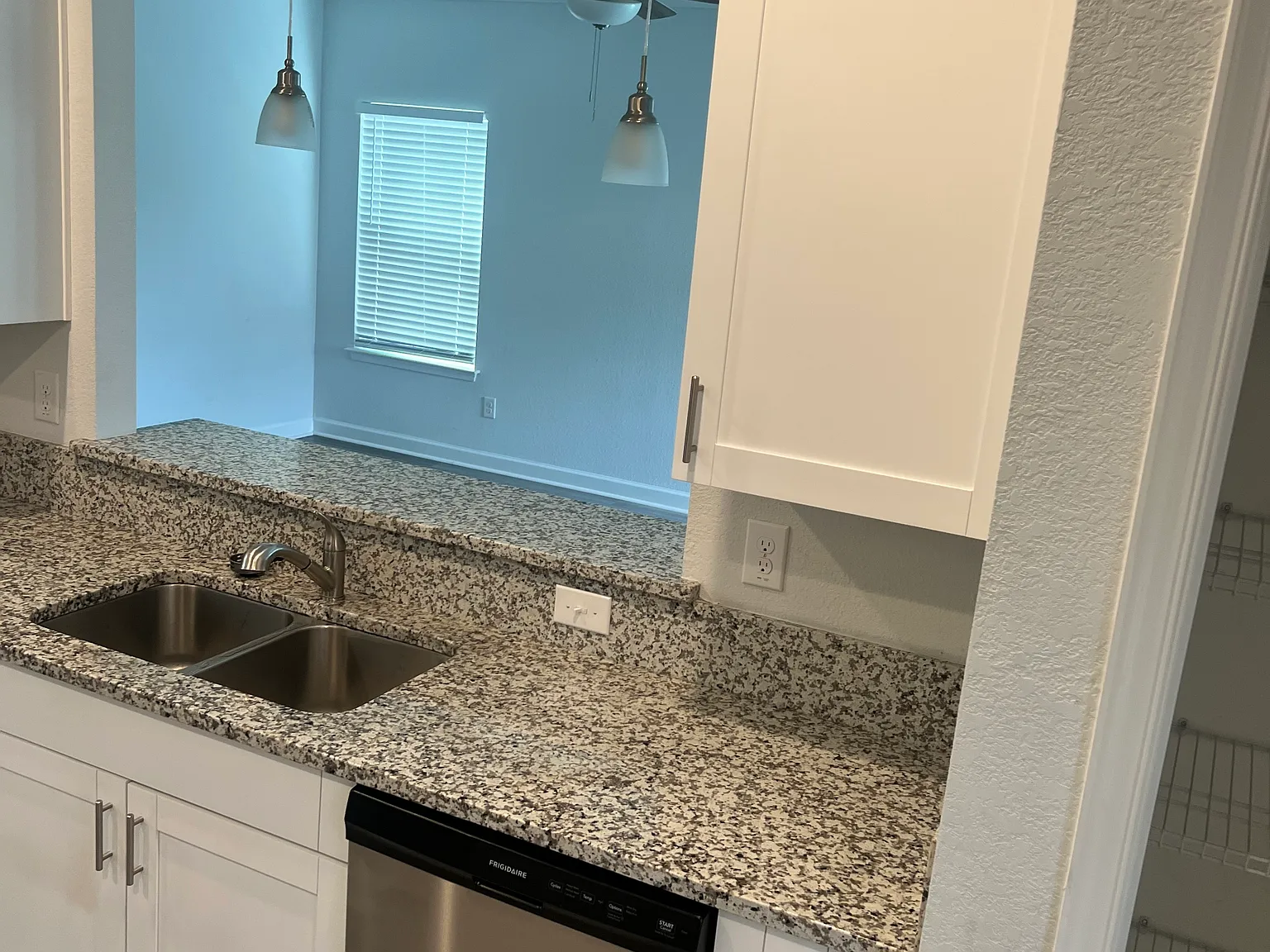 3337 Argonne Ave — Photo 4
