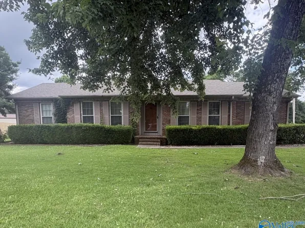 902 Jackson Dr, Athens, AL 35611