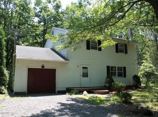 1388 N Rocky Mountain Dr, Effort, PA 18330