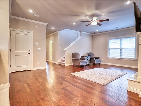 4th image of 1326 Park St