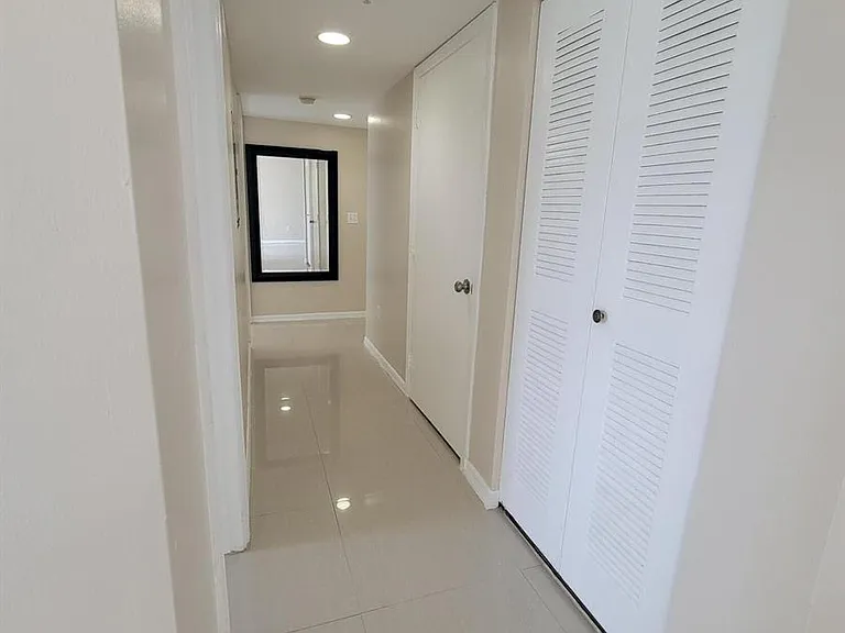 1400 Crestwood Ct S #1402 — Photo 12