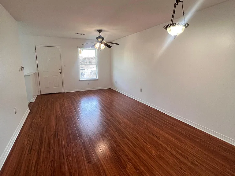 1809 Old Roman St #B — Photo 4