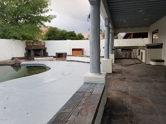 5th image of 15931 W Paradise Ln