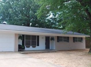 202 Morningside Dr, Hooks, TX 75561