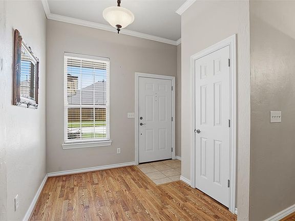 5th image of 301 E Ostin Ter