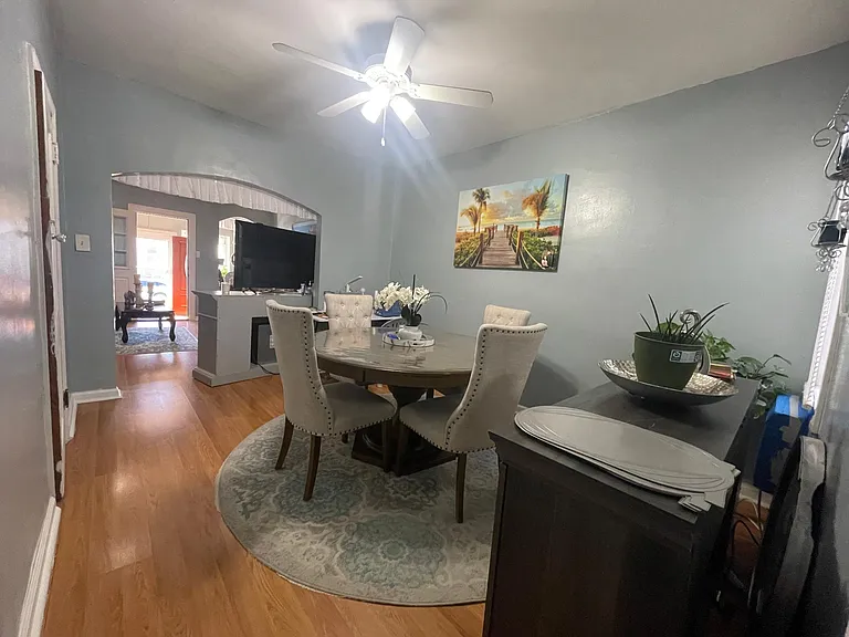 925 E Tioga St — Photo 7
