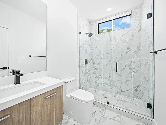 5th image of 526 SW 2nd St #6