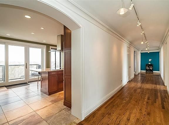 3rd image of 410 N Newstead Ave APT 7E