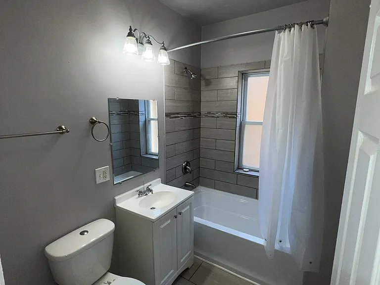 7525 S Green St #1 — Photo 7