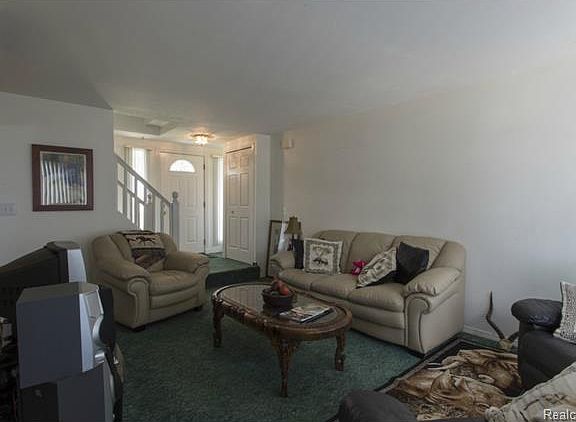 4th image of 492 N Bryar St