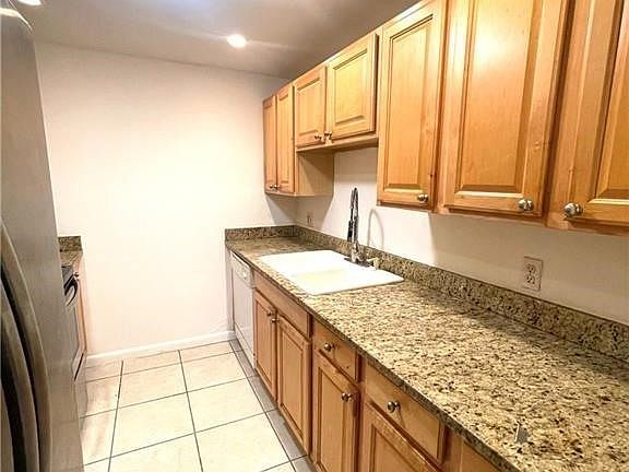 4th image of 1849 Maravilla Ave APT C2