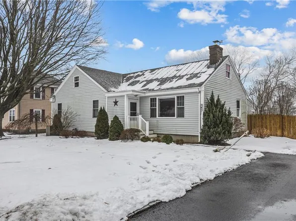 161 Mitchells Ln, Middletown, RI 02842