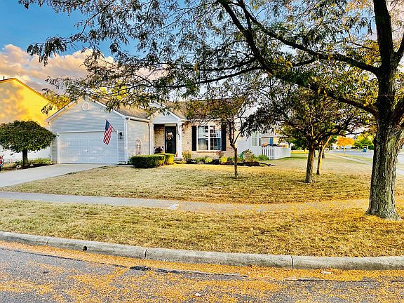 3rd image of 1403 Sassafras Ln