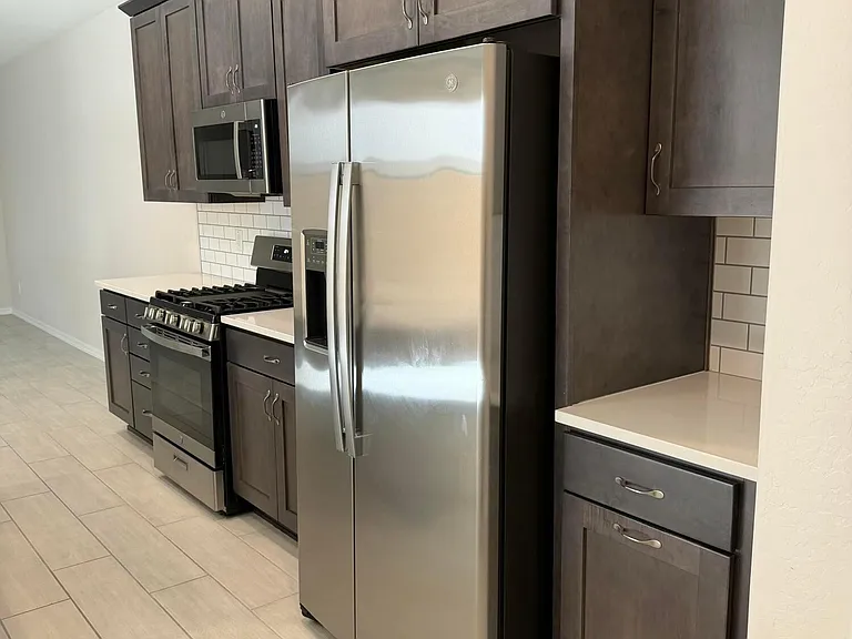 2820 N Evergreen St — Photo 4