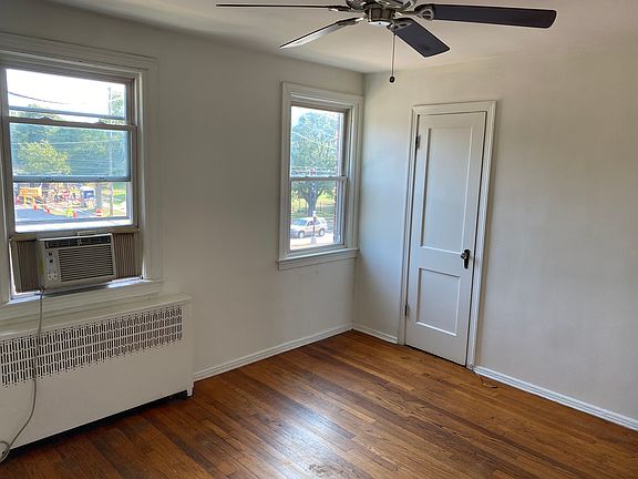 Primary bedroom (street side)