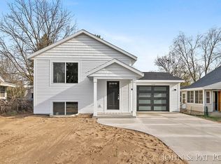 1321 Calgary St NE, Grand Rapids, MI 49505
