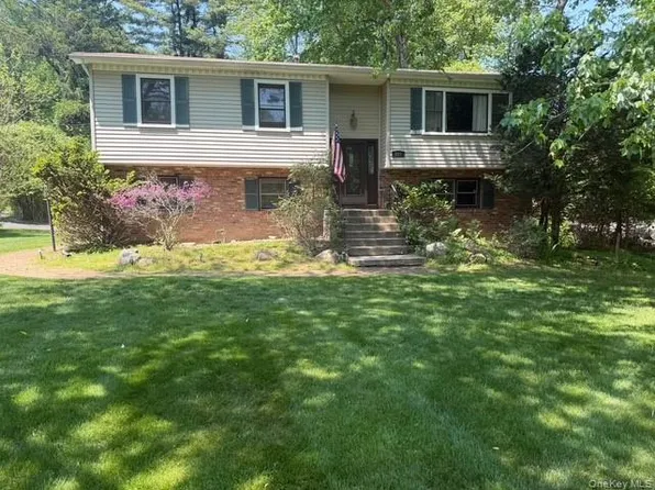 635 S Pascack Road, Chestnut Ridge, NY 10977