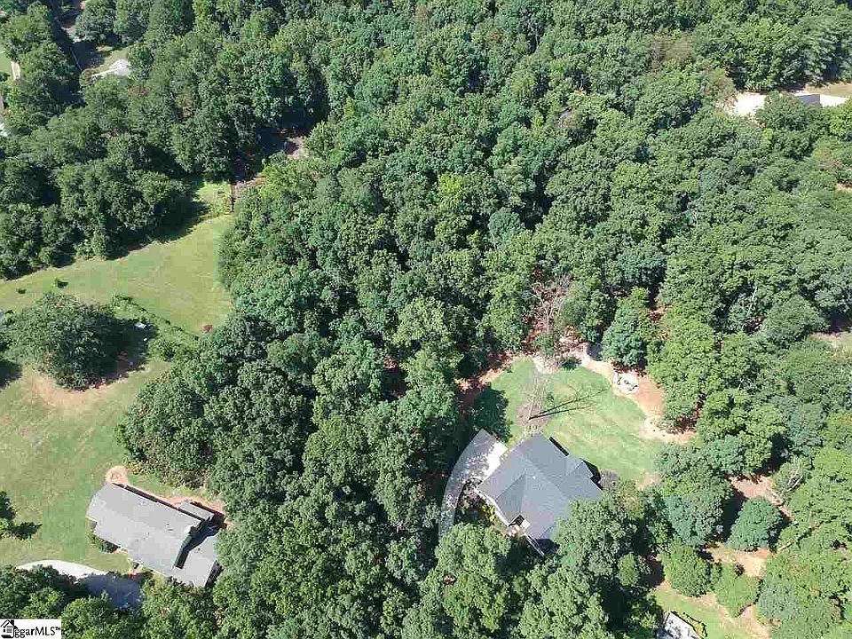 2nd image of 116 Rolling Green Cir