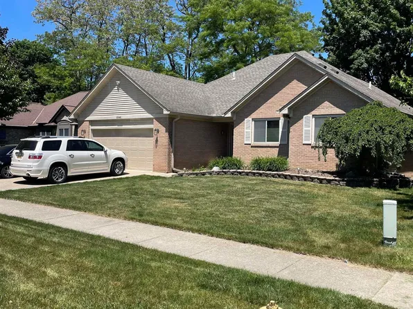 23945 Settlers Dr, Macomb, MI 48042