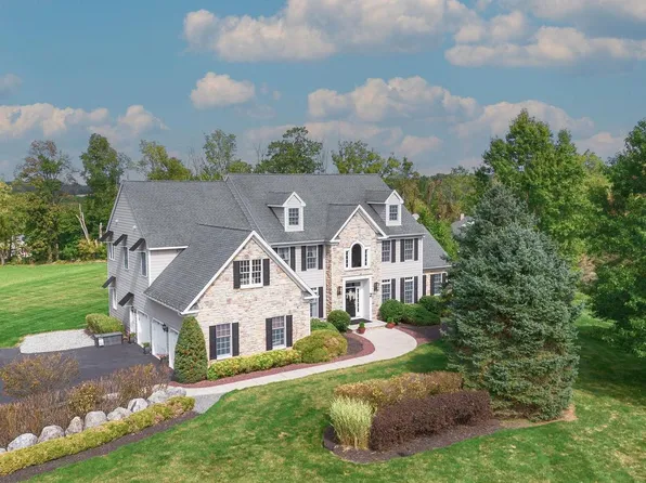 2 Dairy Farm Ln, Lambertville, NJ 08530