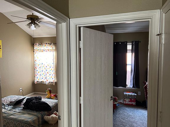 5th image of 1055 Port Sullivan Dr