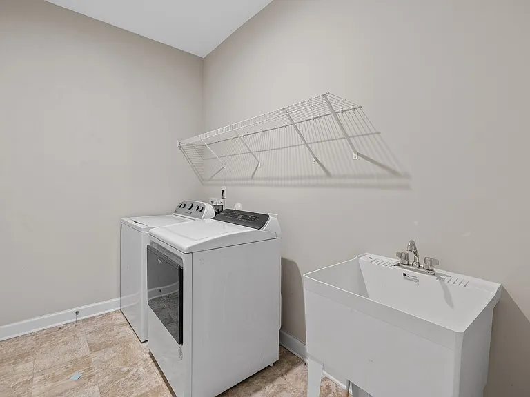 1004 Tarsnet Ln — Photo 33