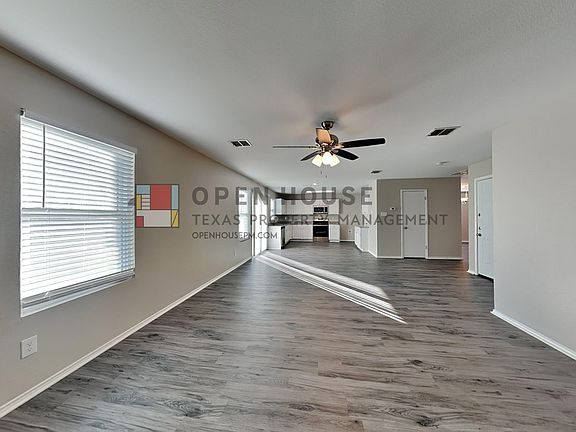4th image of 2200 Maple Dr