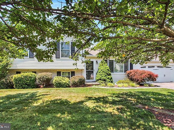 2nd image of 30 Gardenia Dr