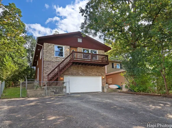 555 Arbor Dr, Round Lake Park, IL 60073
