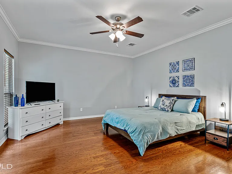 8915 Glenmora Dr — Photo 15