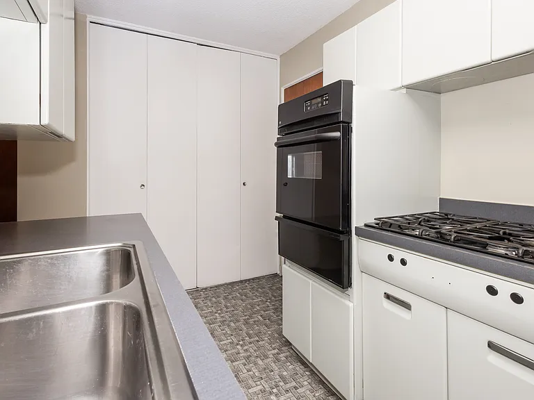 Kent Apartments — Photo 51