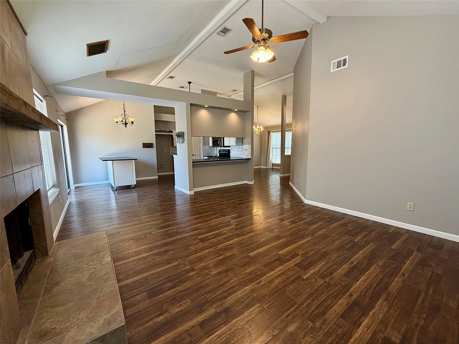 3 bed, 1697 sqft, $2,295 — Photo 4