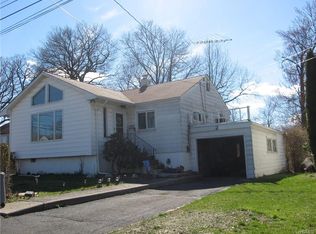 2 Rosebud Dr, Stony Pt, NY 10980