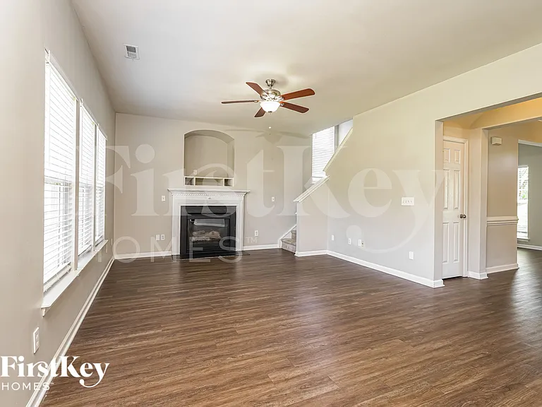 4204 Laurel Ridge Cir — Photo 2