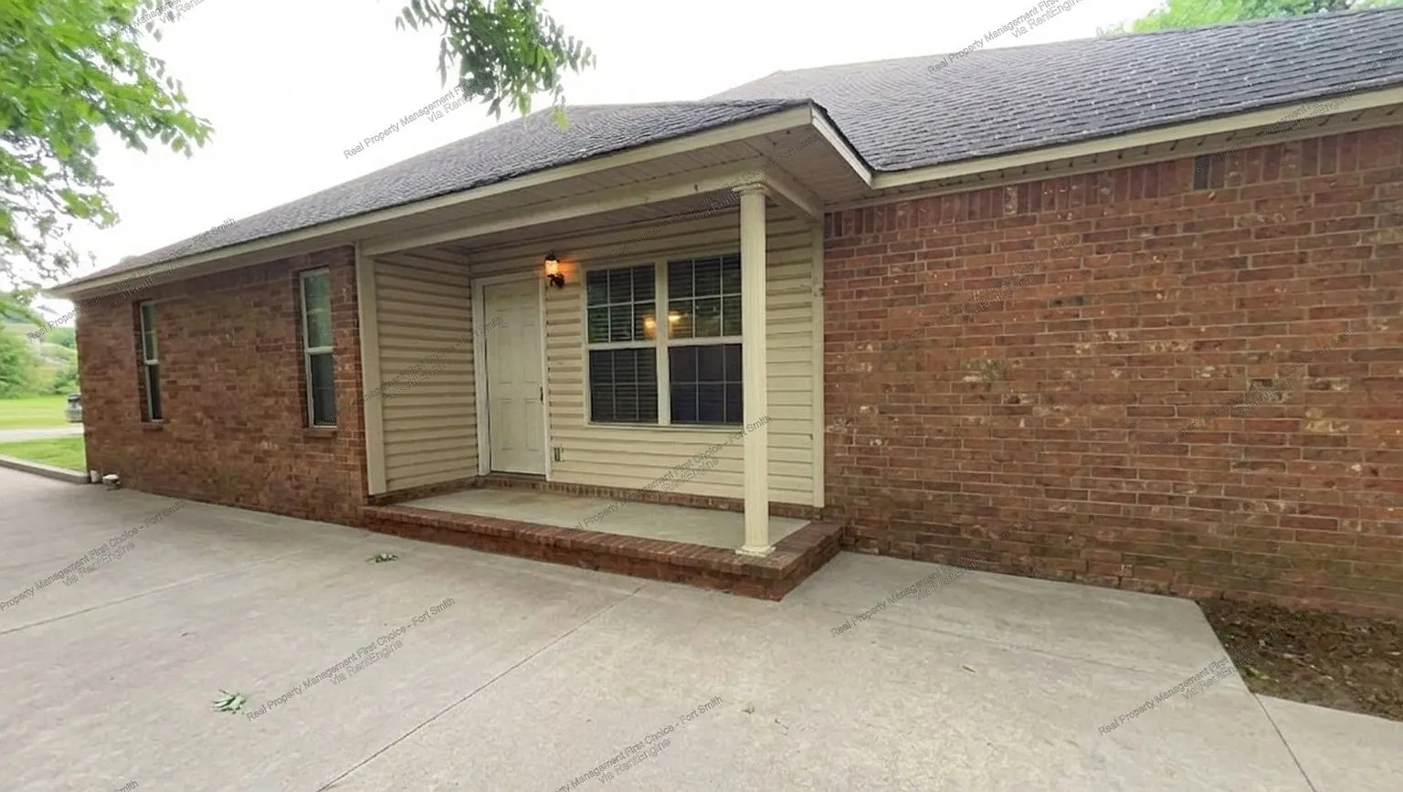 3 bed, 2.0 bath, 1426 sqft, $1,350 — Photo 3