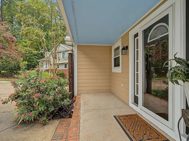 106 Dilworth Ct — Photo 8